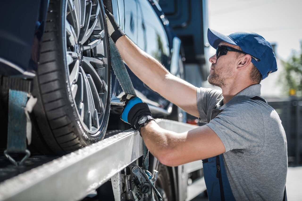 Pontiac Towing -Mechanic Securing Vehicle 10